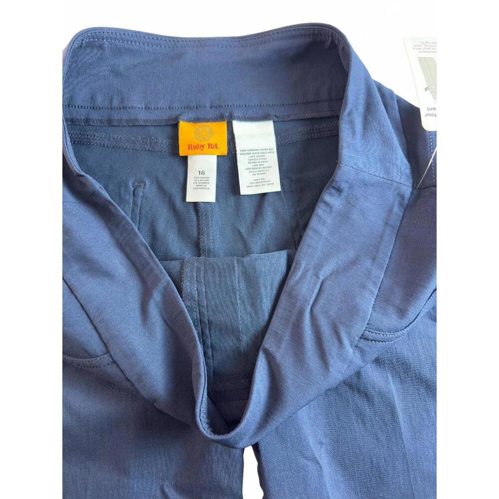 NWT Women’s Ruby Rd Shorts, Size 16, Navy Blue - Picture 3 of 3
